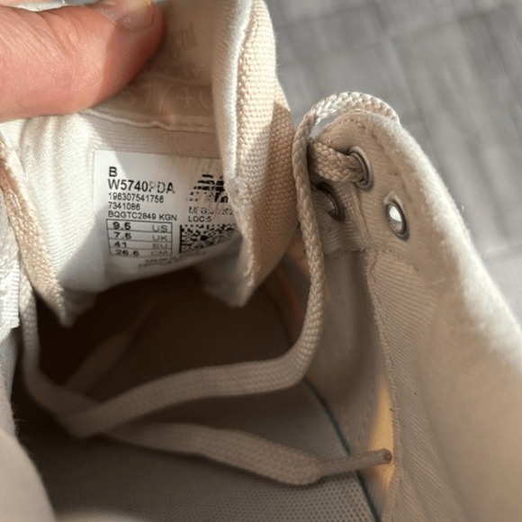 New Balance 5740 Nimbus women's 9.5‎ Sea Salt & White Low Top Sneaker  Running - Picture 10 of 10